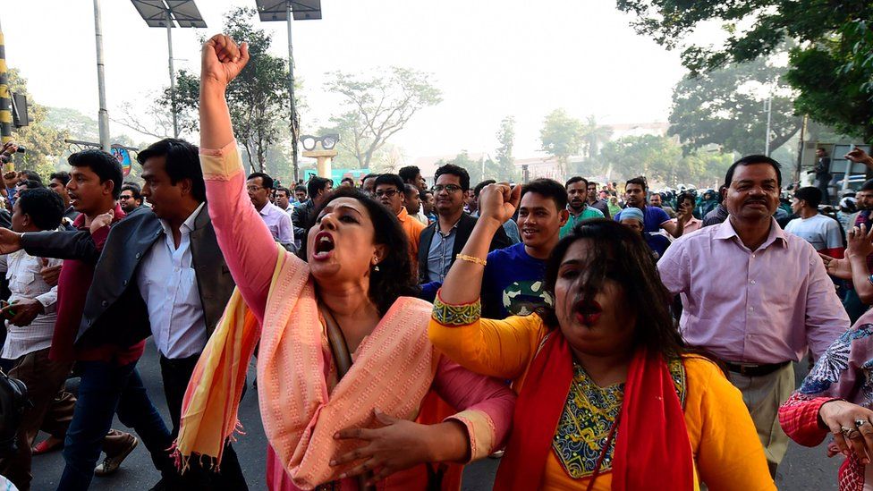 Supporters of Khaleda Zia protesting on the streets