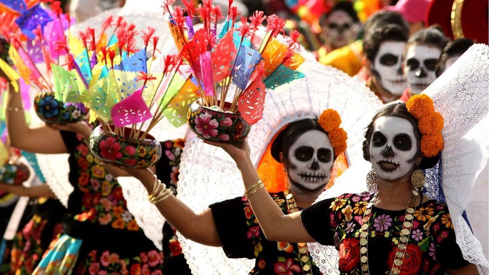 In Pictures Mexico Citys Day Of The Dead Parade Bbc News 5128