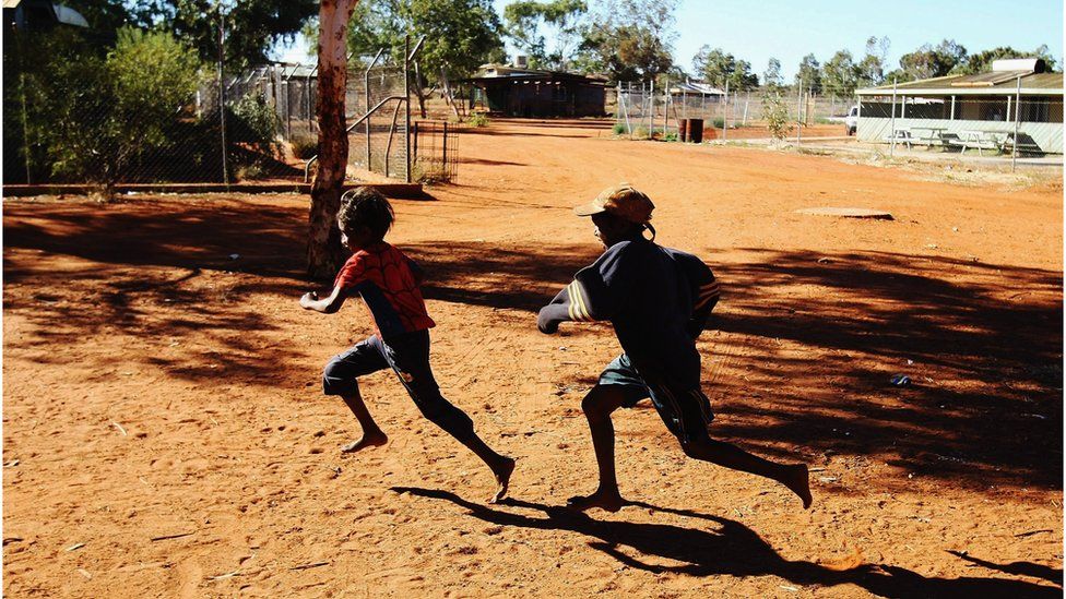Aboriginal children play in Mutitjulu