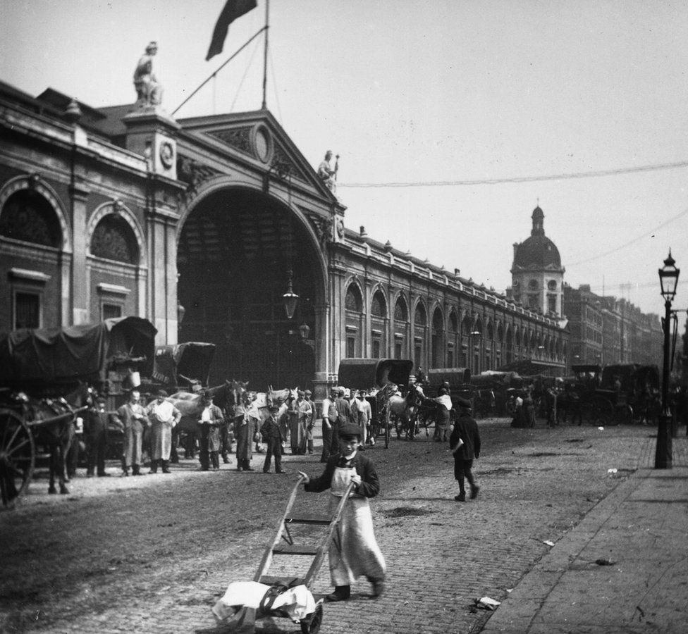 Smithfield Market Set To Relocate To Dagenham - BBC News