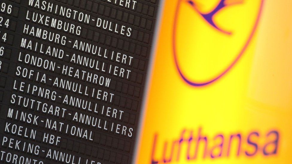 Board showing delays of Lufthansa flights