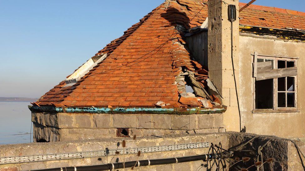 Damaged roof pier