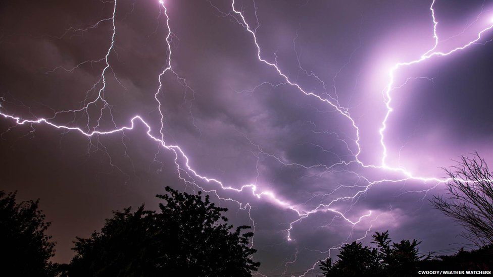 In pictures: Thunderstorms hit the UK - BBC Weather