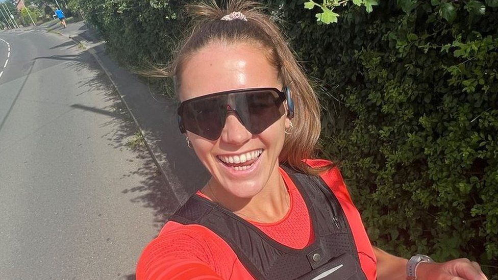 Lucy Davis taking a selfie while running