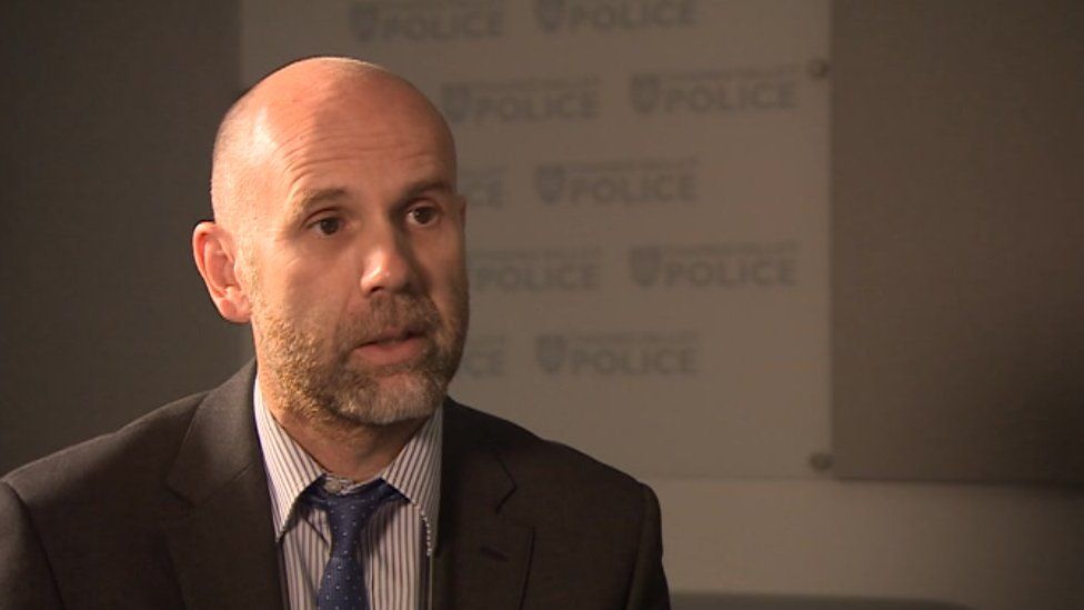 Det Supt Simon Steel