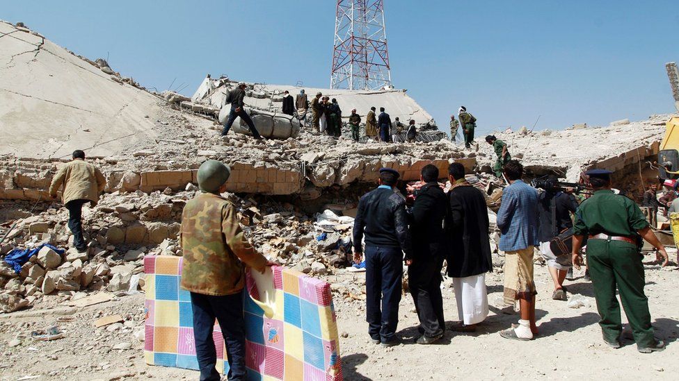 Aftermath of air strike on police headquarters in Yemen's capital, Sanaa (18 January 2016)