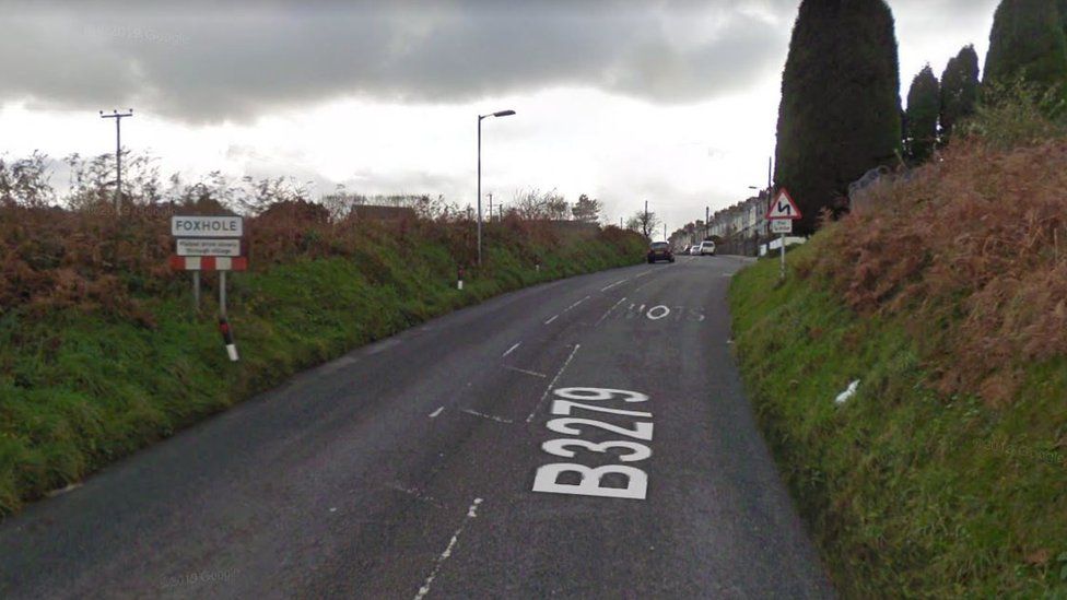 Two dead and one critically injured in Cornwall crash BBC News