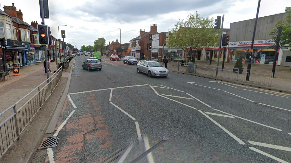 Mapperley street fight: Seven arrests and two in hospital - BBC News