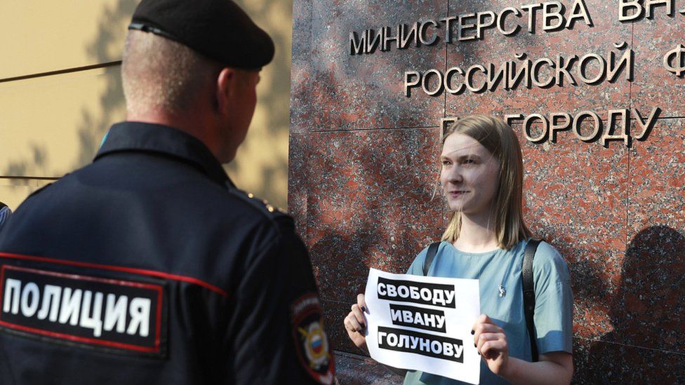 Policeman confronting pro-Golunov protester in Moscow, 7 Jun 19