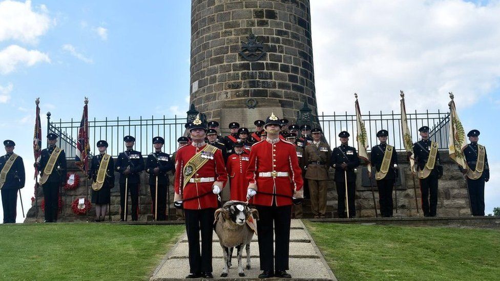 The regiment at the monument