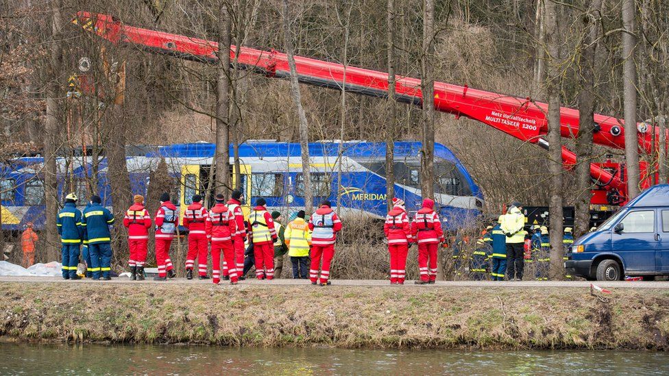 A 160-tonne crane was brought to the site to separate the two wrecked trains (10 Feb)