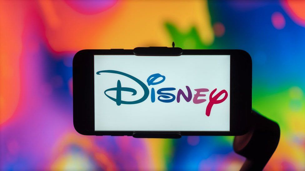 Логотип Disney на телефоне