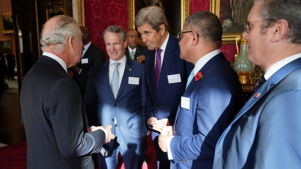 King Charles with US climate envoy John Kerry, Labour leader Keir Starmer and COP President Alok Sharma