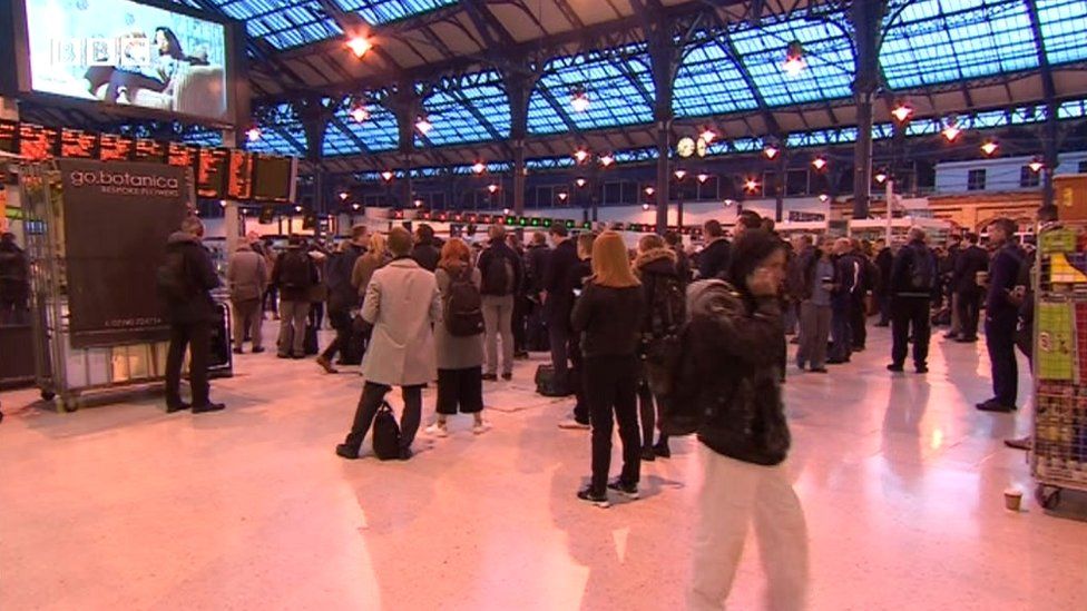 Waiting passengers in Brighton station - 11/10/16