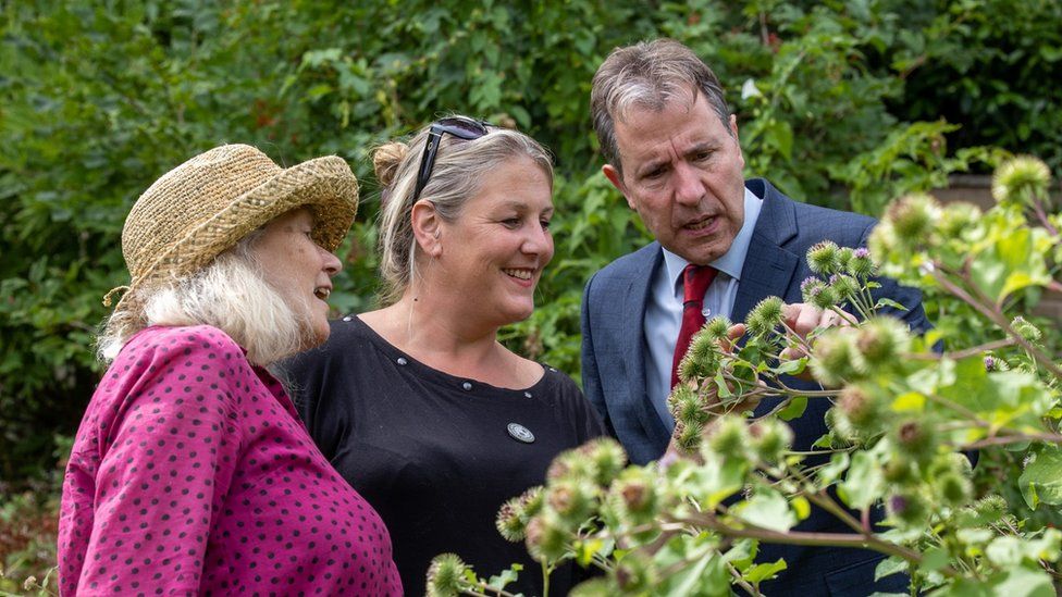 Ali Rogers, Alison Harper (in hat) (both of Grow Batheaston) and Metro Mayor Dan Norris