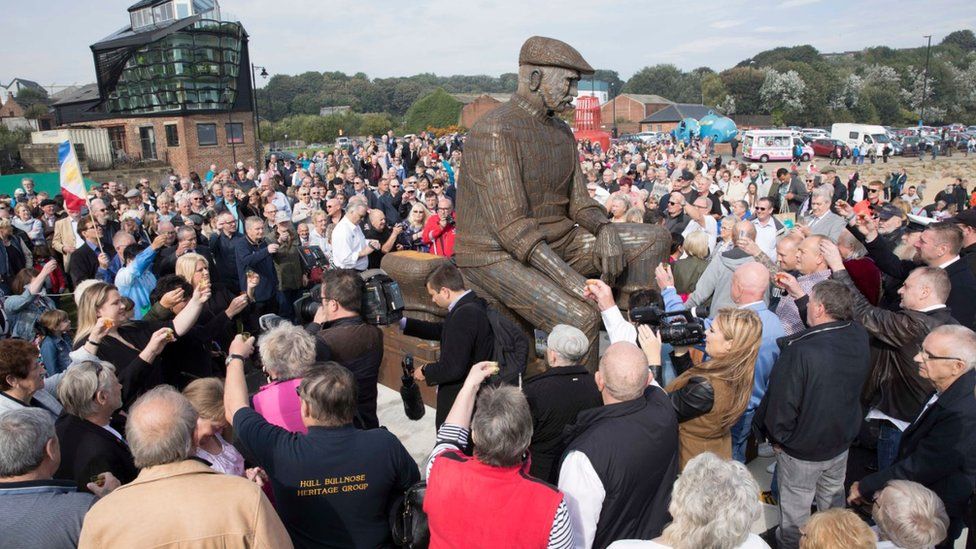 Fishermen memorial unveiled in North Shields