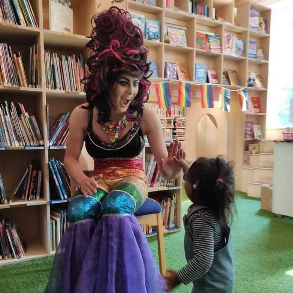 Aida H Dee in drag reading to children