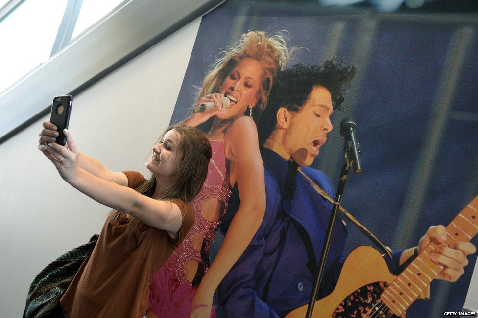 Fan takes a selfie at the Grammy Museum in LA
