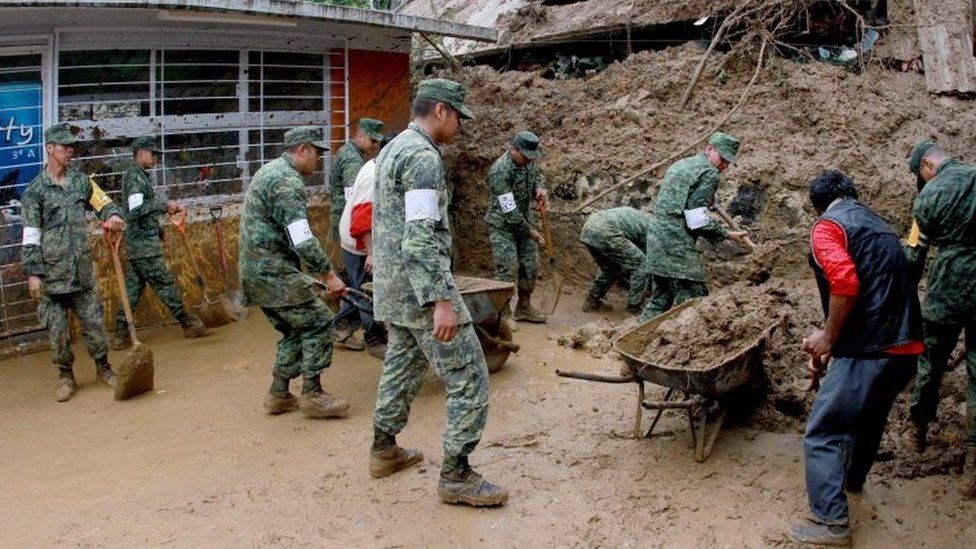 Mexican soldiers help dig out buried homes in Xalapa community, Veracruz state