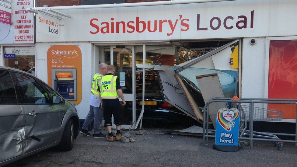 Car crashes through supermarket doors in Derbyshire - BBC News