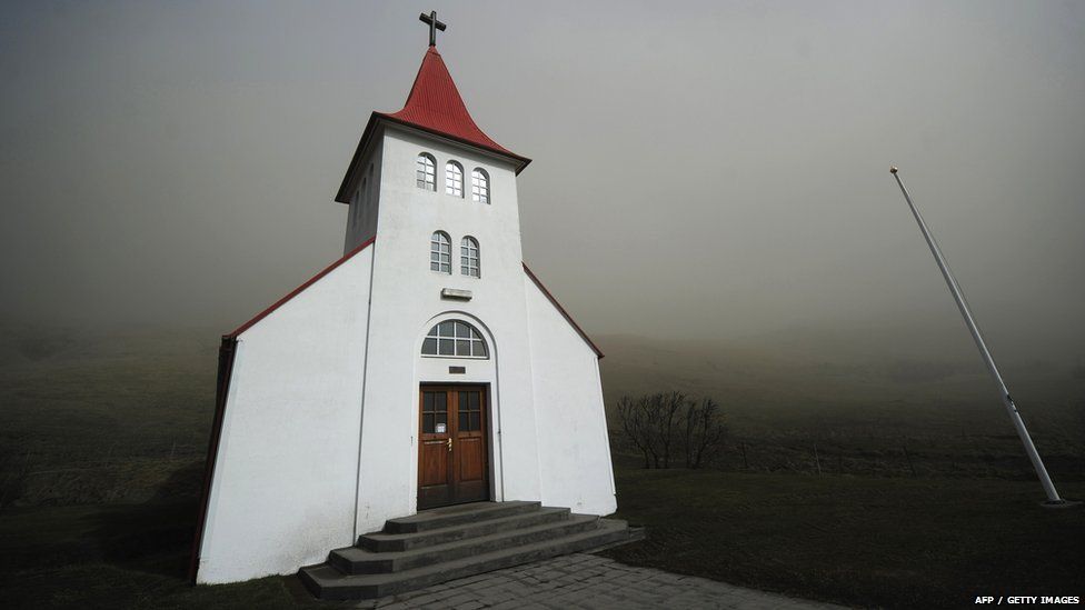 In Pictures: Iceland's desolate churches - BBC News