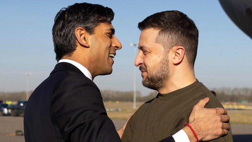 Rishi Sunak greets Volodymyr Zelensky on his arrival in the UK