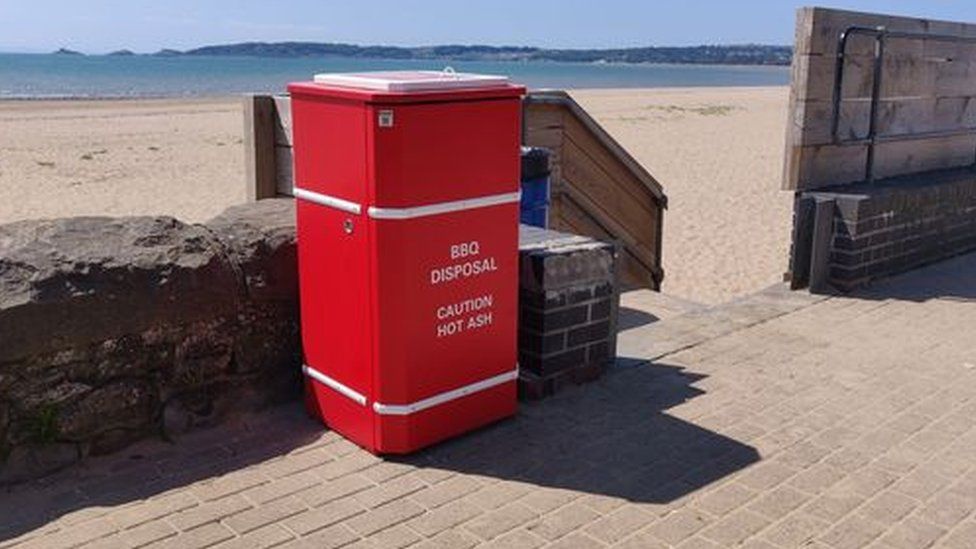 BBQ disposal bin