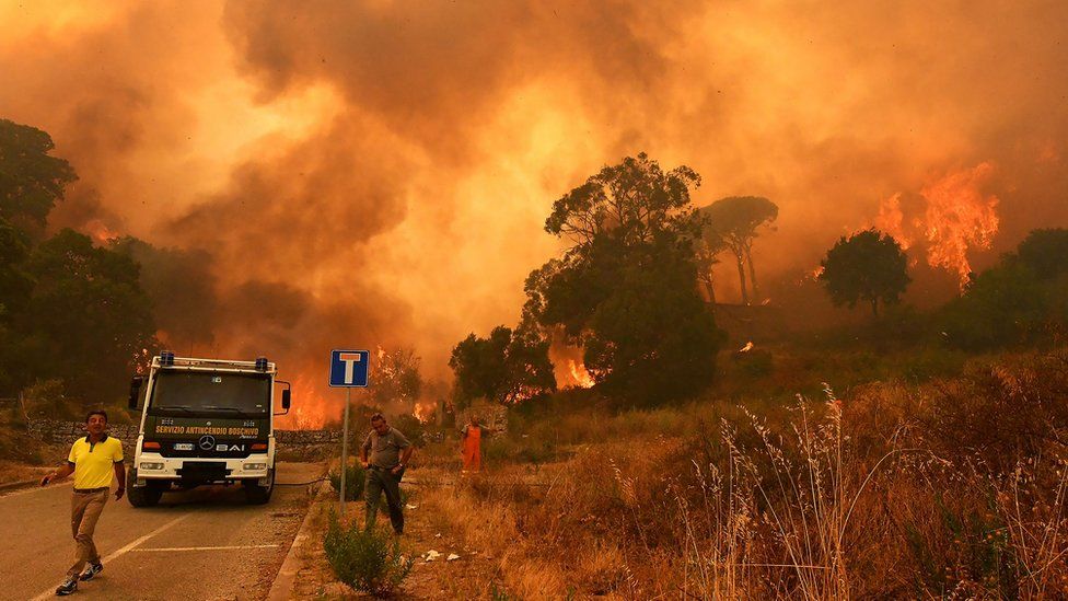 Sicily fire crew 'caused fires for cash' - BBC News