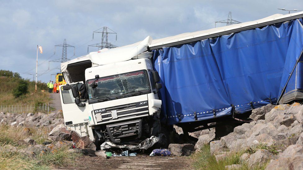 The lorry that crashed off the M4