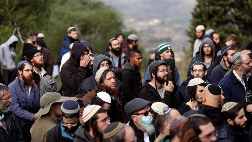 Mourners at funeral of Yehuda Dimentman (17/12/21)