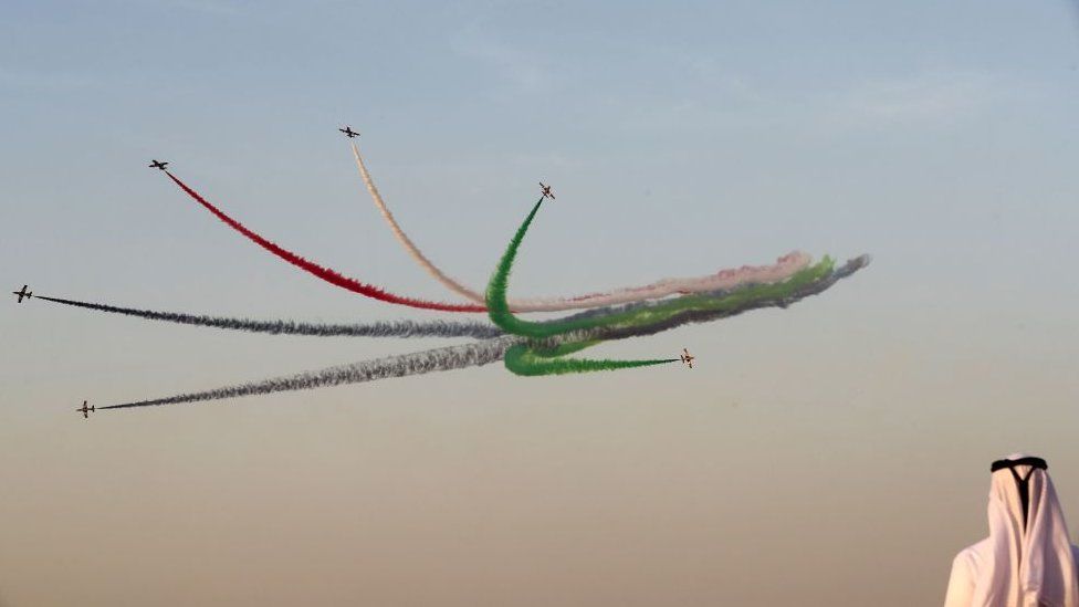 Dubai Air Show: Aerospace industry meets for deals and displays - BBC News