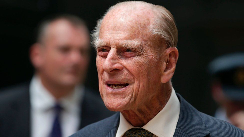 Prince Philip cancels London Zoo visit after hospital stay - BBC News