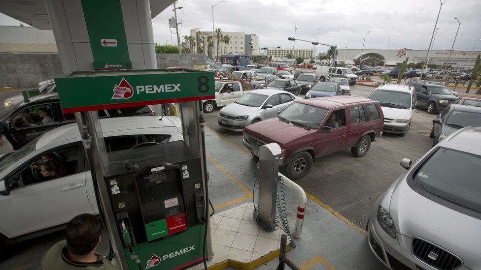 Drivers queue for petrol in Cabo San Lucas, Mexico, Monday Sept. 5, 2016.