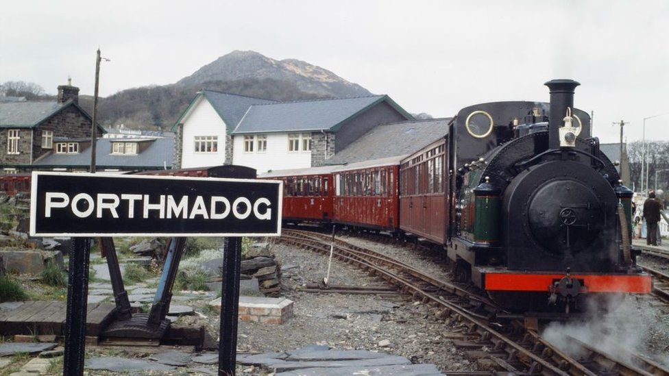 A train leaves Porthmadog