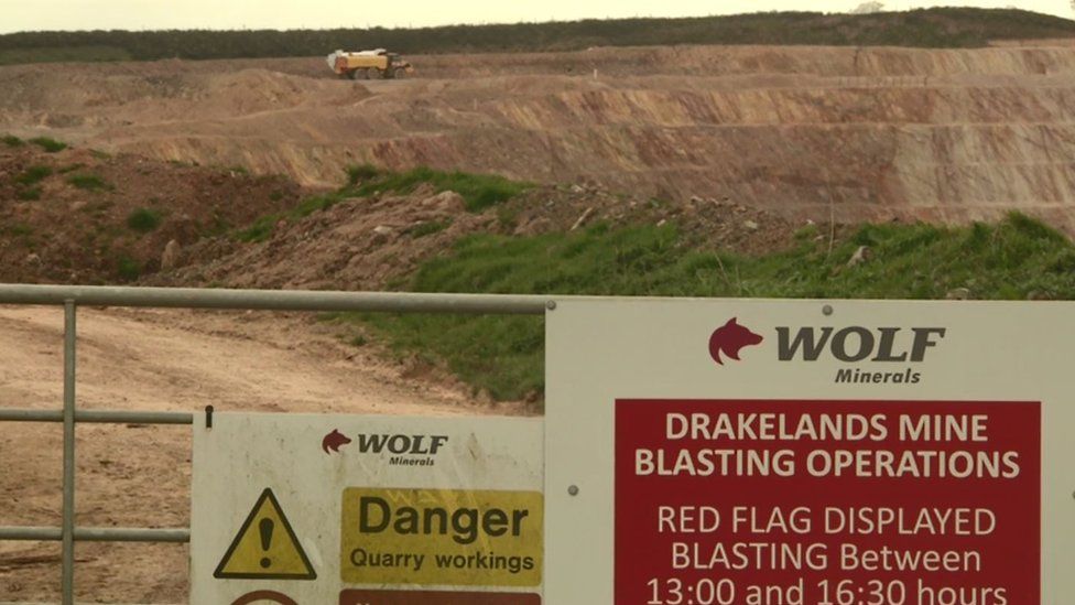 Wolf Minerals sign