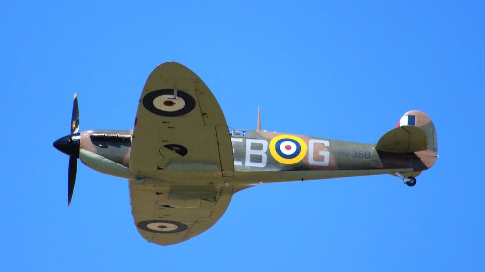 Southampton Spitfire fly-past to commemorate first flight - BBC News