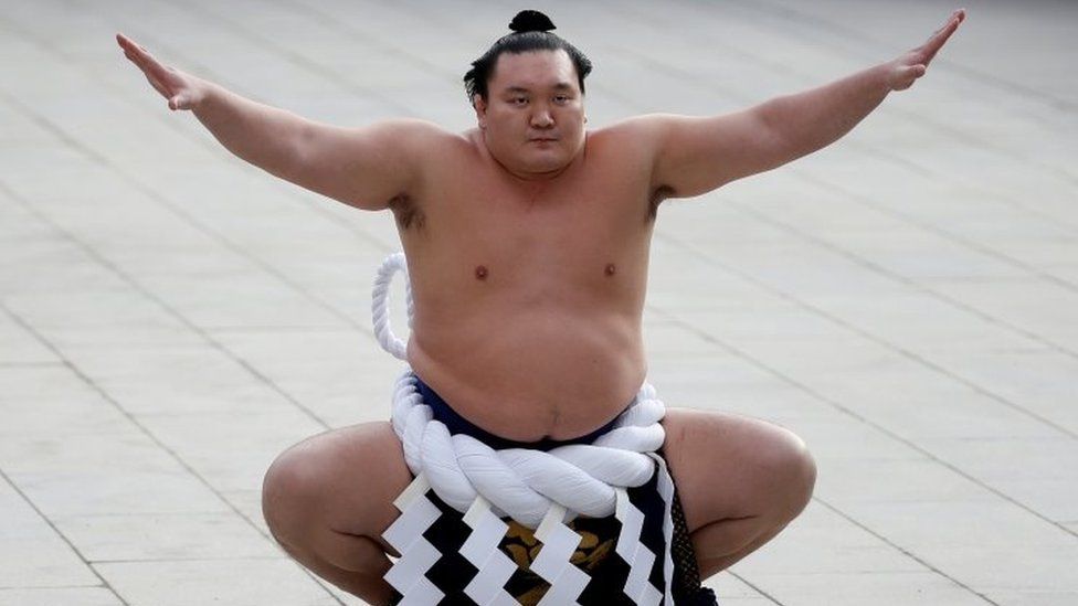 Sumo wrestling's greatest champion retires - BBC News