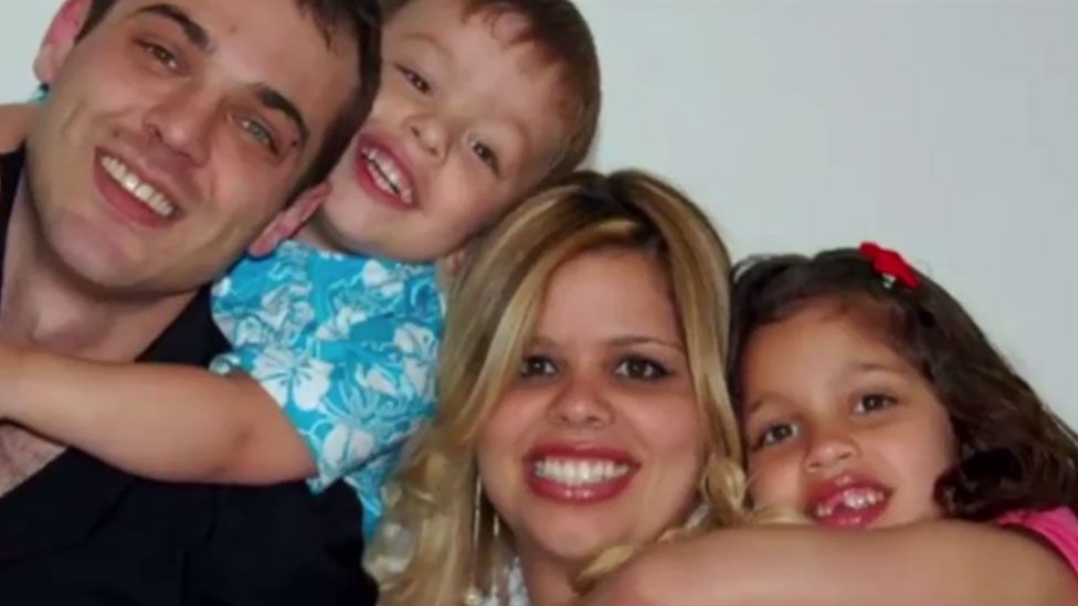 Rafael Cervi, Dayana Francisquini and their children Thais and Felipe