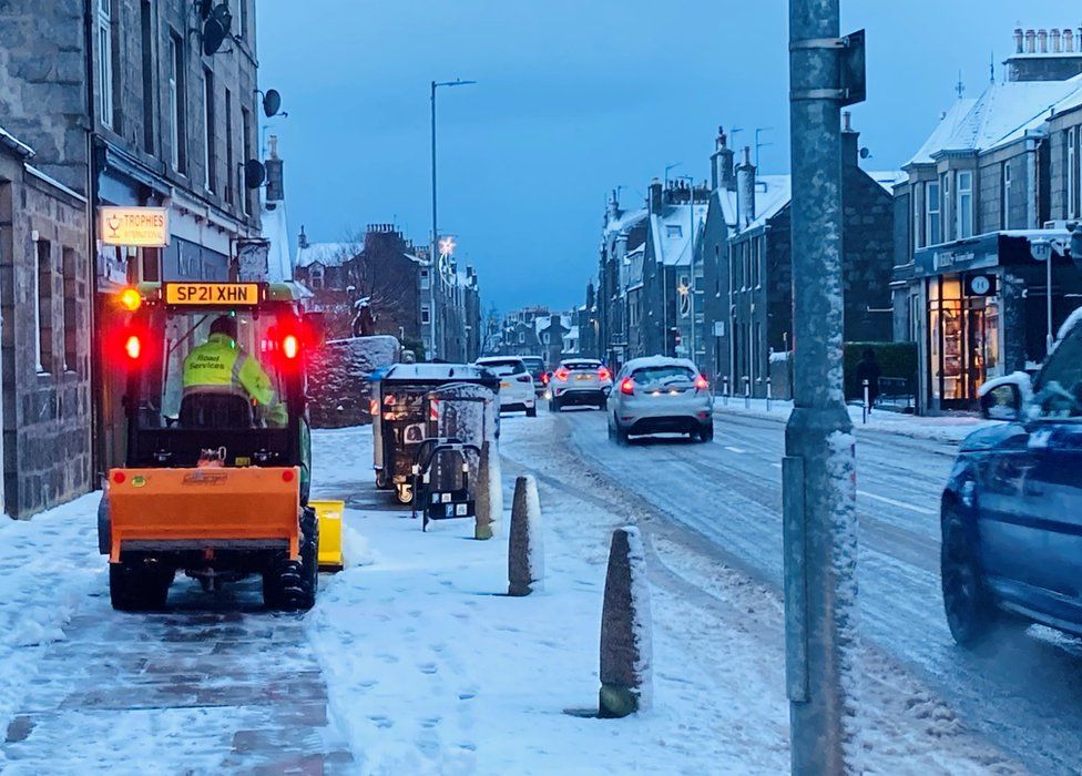 Pavements being gritted in Aberdeen