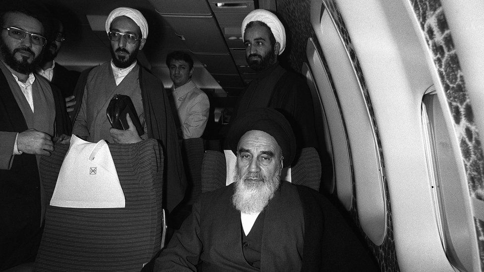 taken 01 February 1979 at Tehran airport of revolutionary leader Ayatollah Ruhollah Khomeini (C) posing aboard the Air France Boeing 747 jumbo