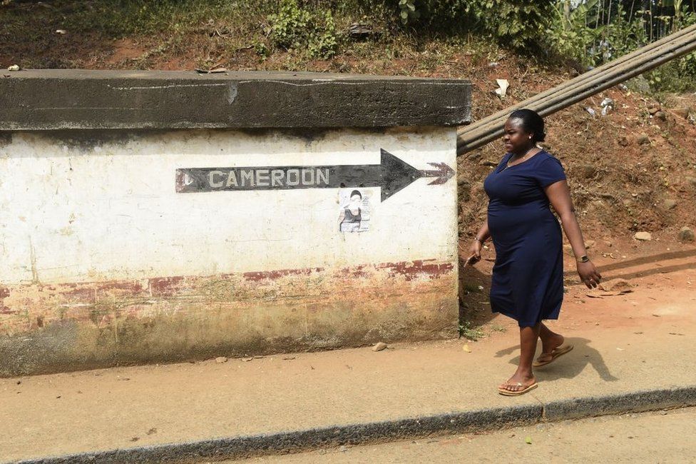 A woman enters Nigeria from Cameroon at a checkpoint in Mfum in the Nigerian state of Cross Rivers in 2018.