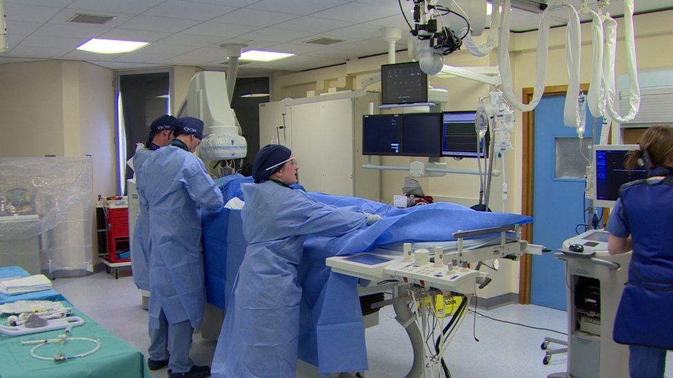 Northern Ireland heart operations beamed across world - BBC News