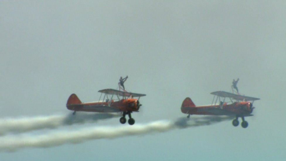 AeroSuperBatic Wingwalkers