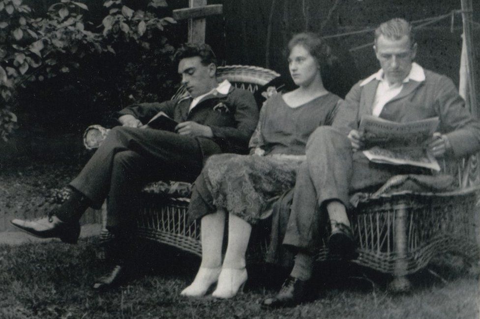 Freddy, Edith, Percy, 10 July 1921, 41 Kensington Gardens, Ilford