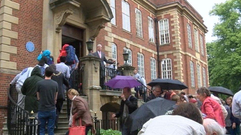 Crowd at blue plaque unveiling at Sir William Dunn School of Pathology