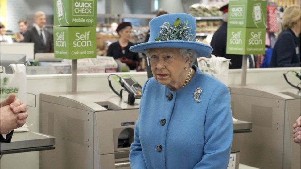 Britain's Queen Elizabeth visits a Waitrose supermarket in the town of Poundbury, Britain October 27, 2016.