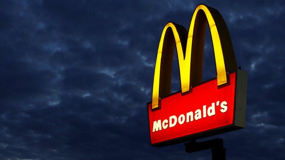 Ресторан McDonald's на фото в Энсинитасе, Калифорния, 9 сентября 2014 г.