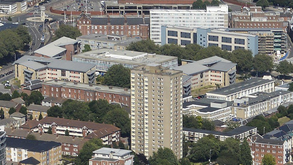 Portsmouth gas leak: Tower block residents return to flats - BBC News