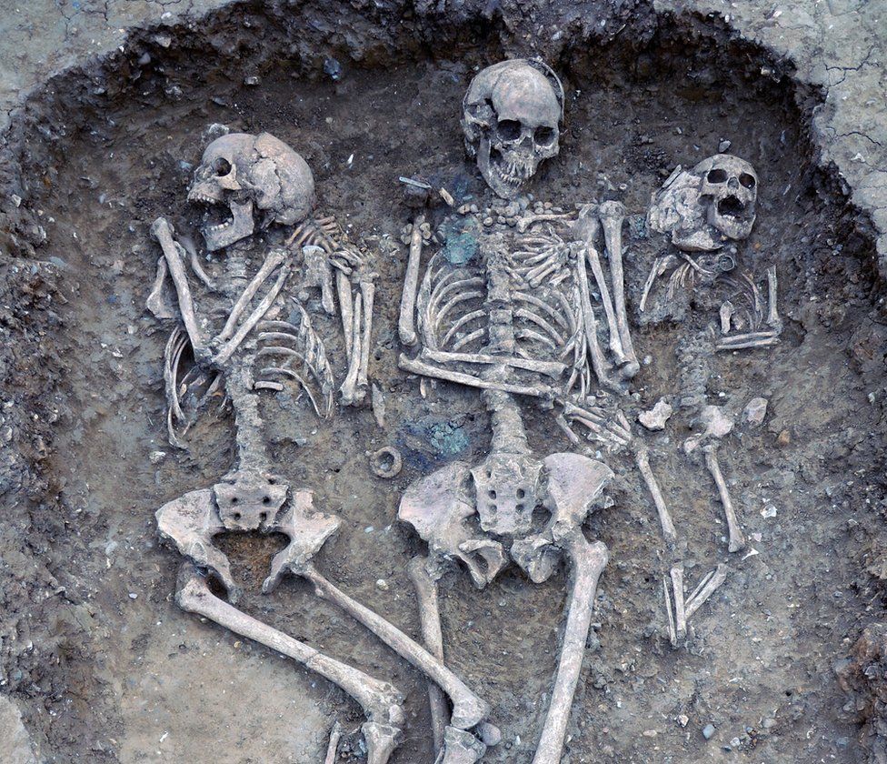 This triple burial from Oakington, Cambridgeshire, including metal and amber grave goods with continental European characteristics.