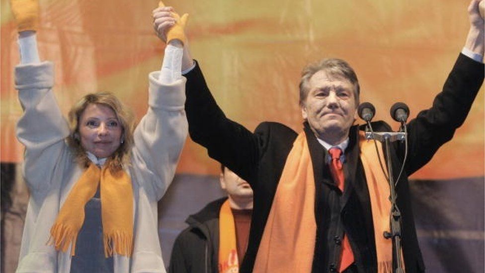 У 2004 Юлія Тимошенко відмовилася від участі у президентських виборах на користь Віктора Ющенка, і була однією з головних постатей на "першому Майдані"